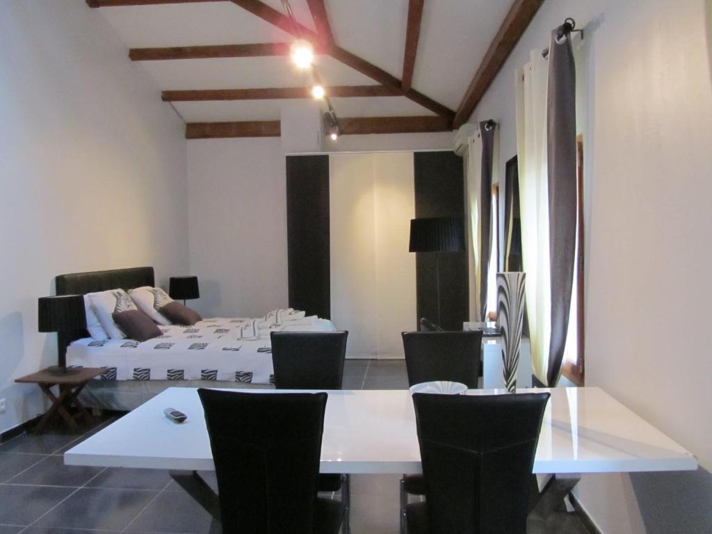 Le Mas Shabanou Bed & Breakfast Roquefort-les-Pins Room photo