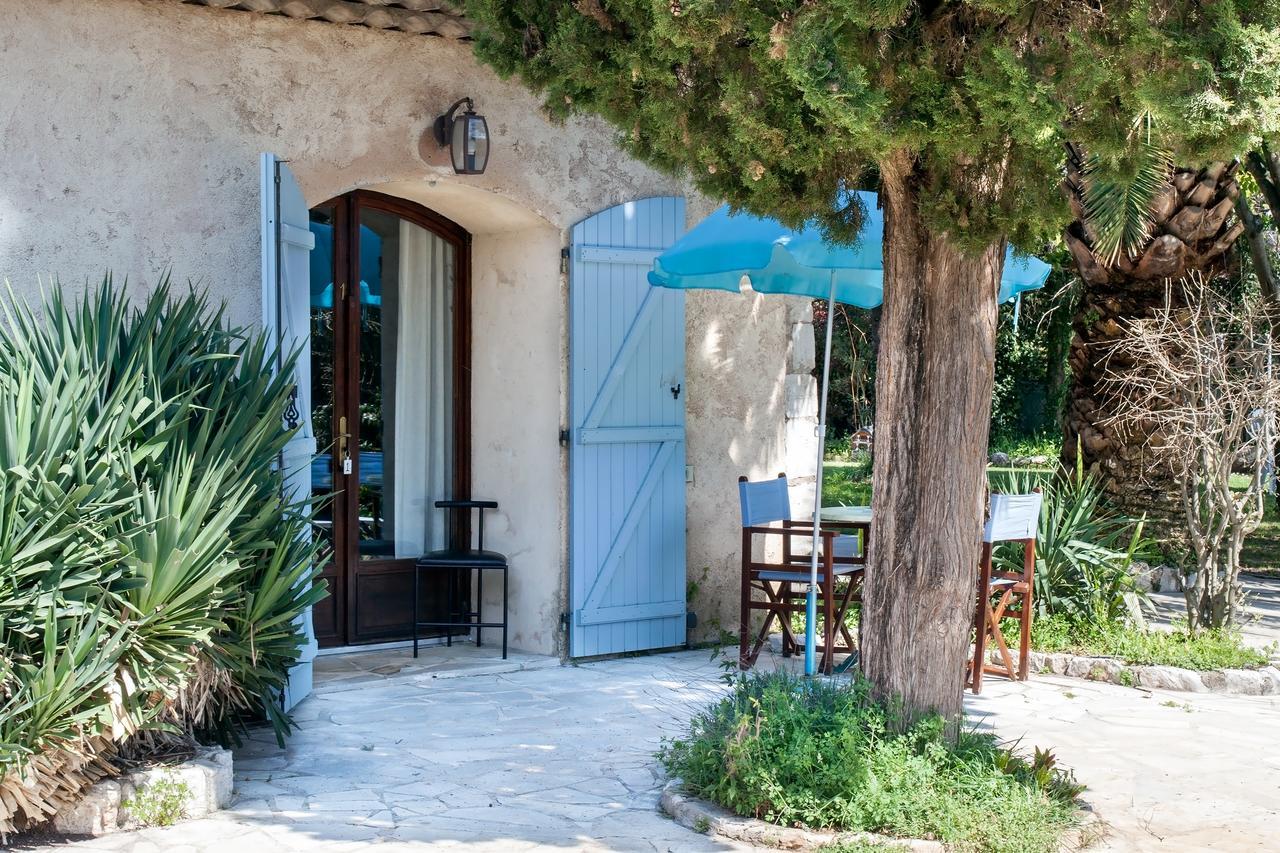 Le Mas Shabanou Bed & Breakfast Roquefort-les-Pins Exterior photo