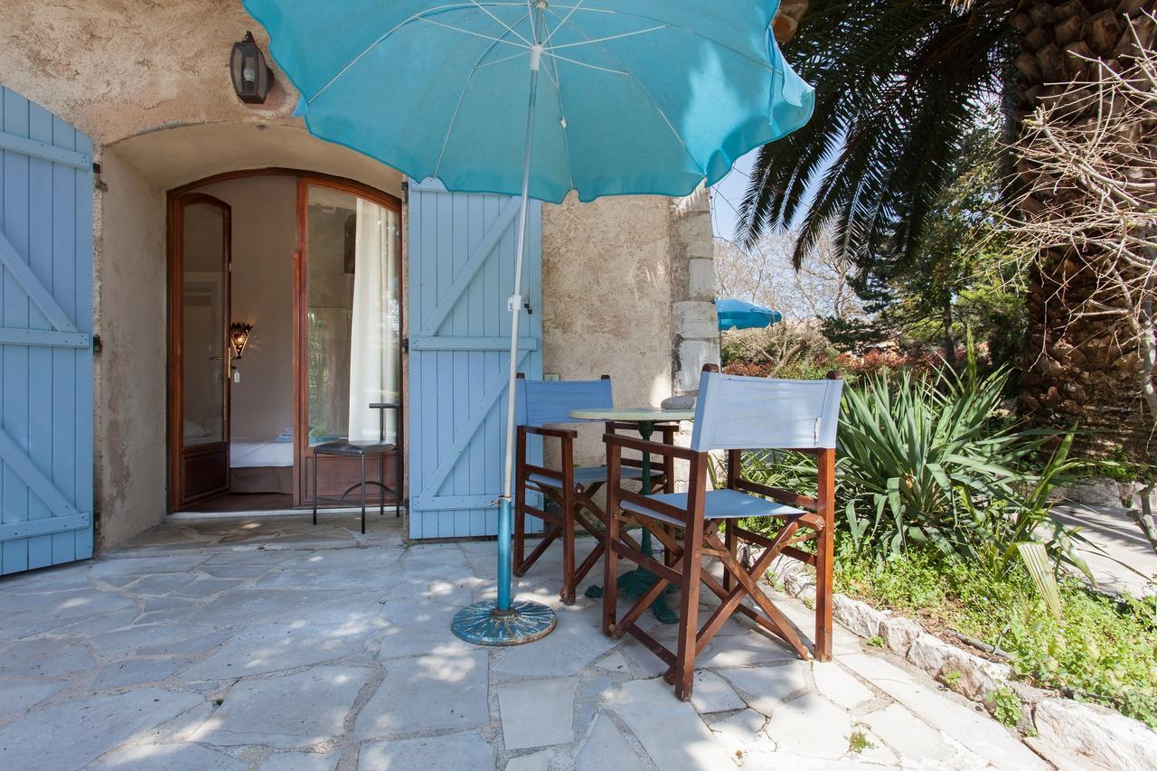Le Mas Shabanou Bed & Breakfast Roquefort-les-Pins Exterior photo