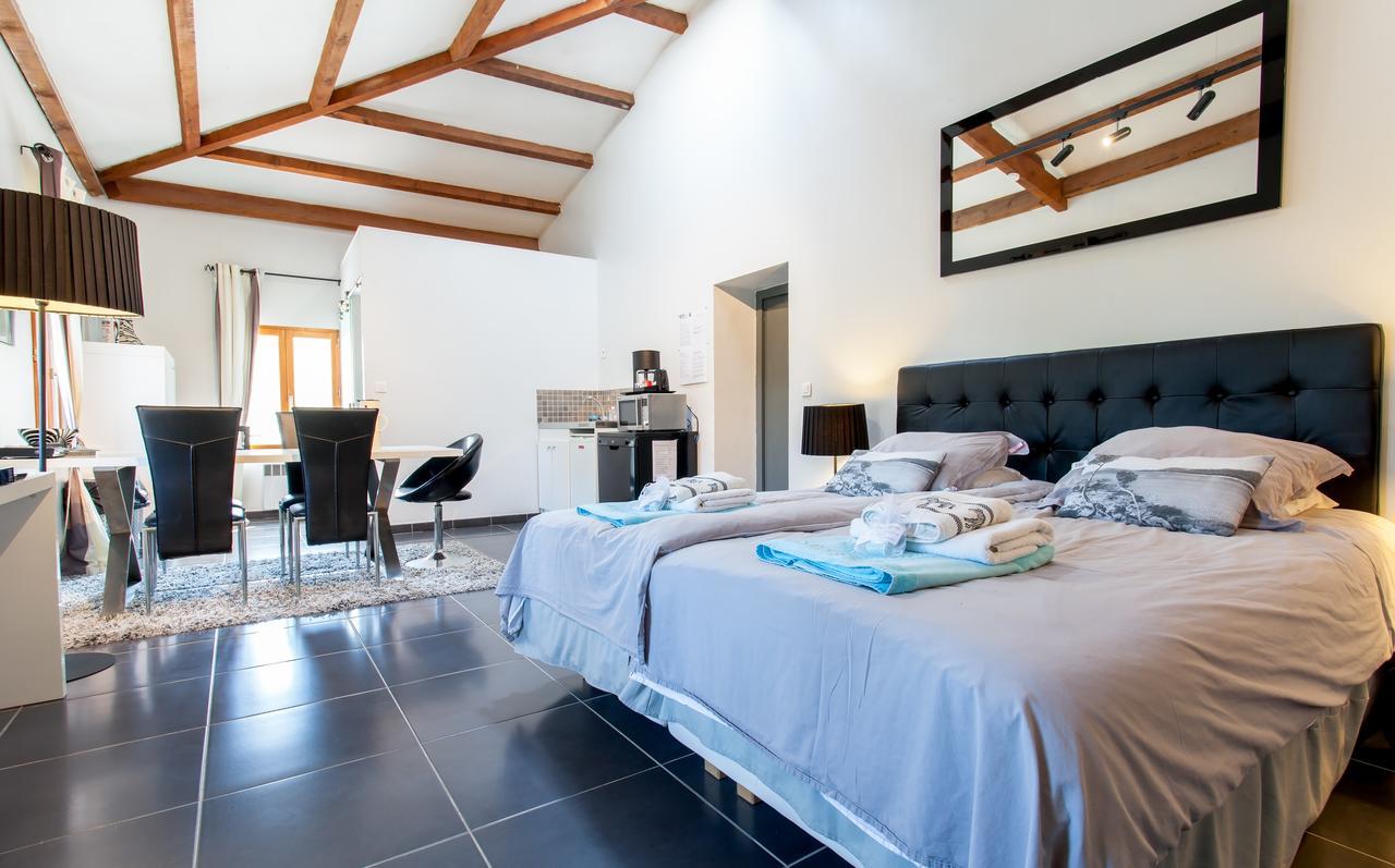 Le Mas Shabanou Bed & Breakfast Roquefort-les-Pins Exterior photo