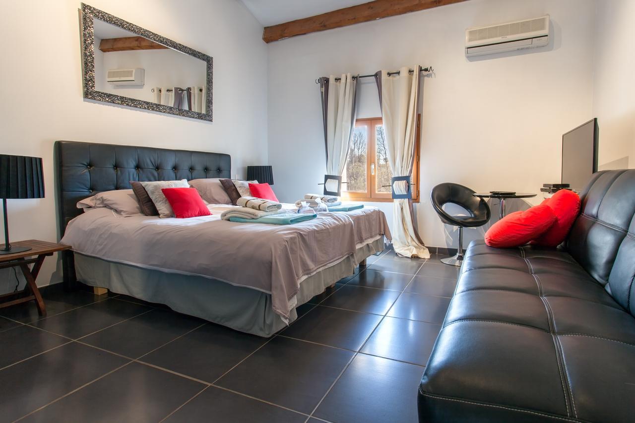 Le Mas Shabanou Bed & Breakfast Roquefort-les-Pins Exterior photo