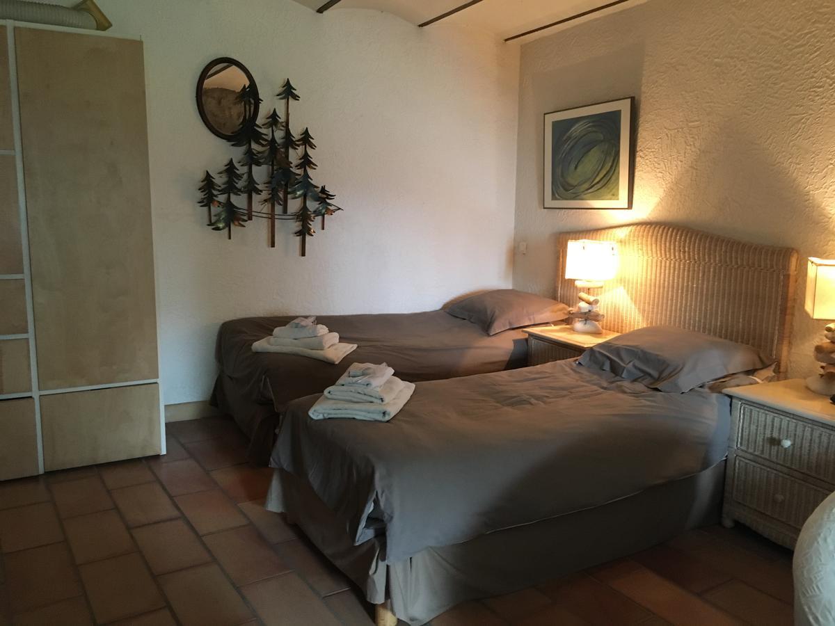 Le Mas Shabanou Bed & Breakfast Roquefort-les-Pins Exterior photo