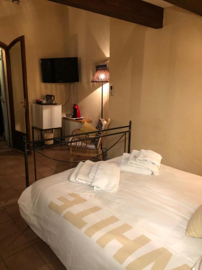 Le Mas Shabanou Bed & Breakfast Roquefort-les-Pins Exterior photo