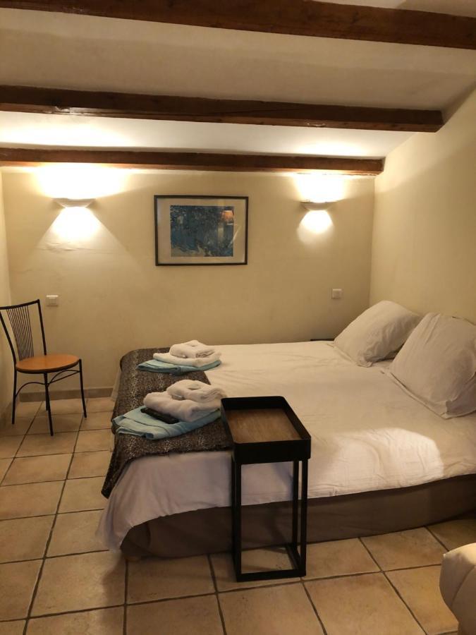 Le Mas Shabanou Bed & Breakfast Roquefort-les-Pins Exterior photo