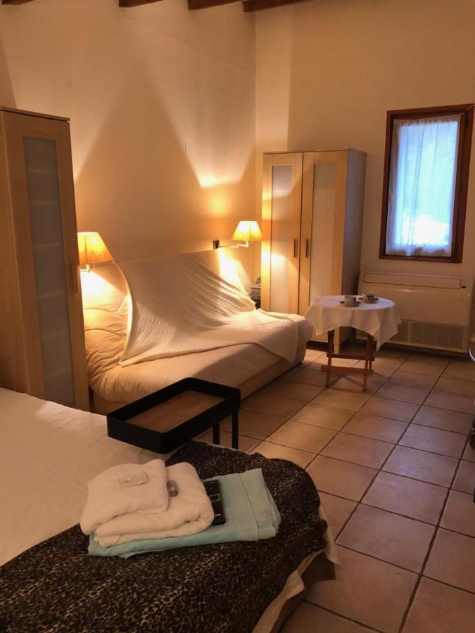 Le Mas Shabanou Bed & Breakfast Roquefort-les-Pins Exterior photo
