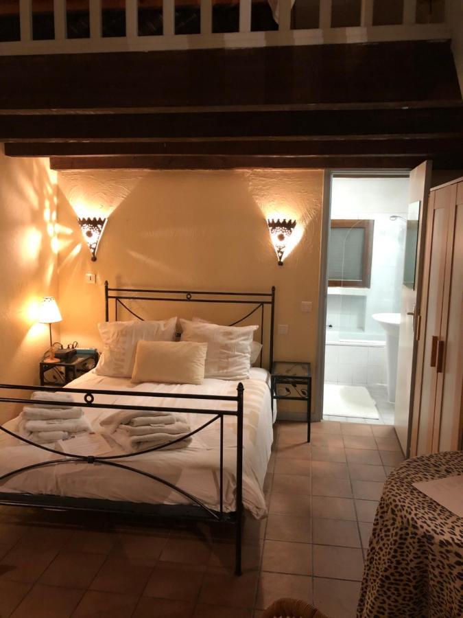 Le Mas Shabanou Bed & Breakfast Roquefort-les-Pins Exterior photo